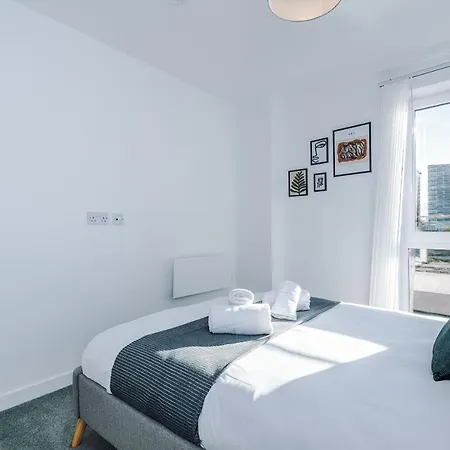 Hilltop Serviced Apartments - Salford Quays Manchester Extérieur photo