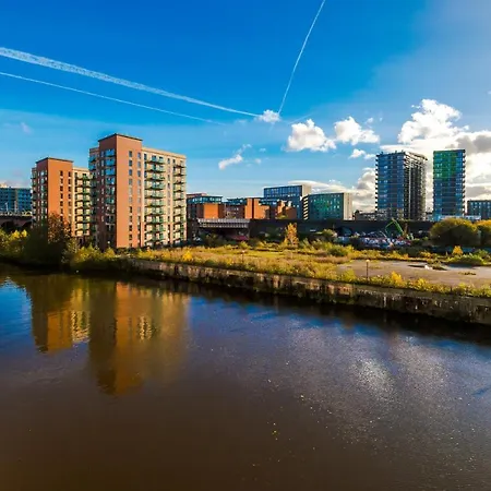 Hilltop Serviced Apartments - Salford Quays Manchester Extérieur photo