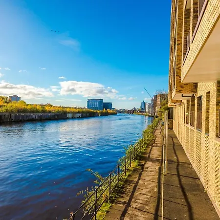 Hilltop Serviced Apartments - Salford Quays Manchester Extérieur photo