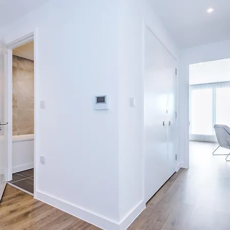 Hilltop Serviced Apartments - Salford Quays Manchester Extérieur photo