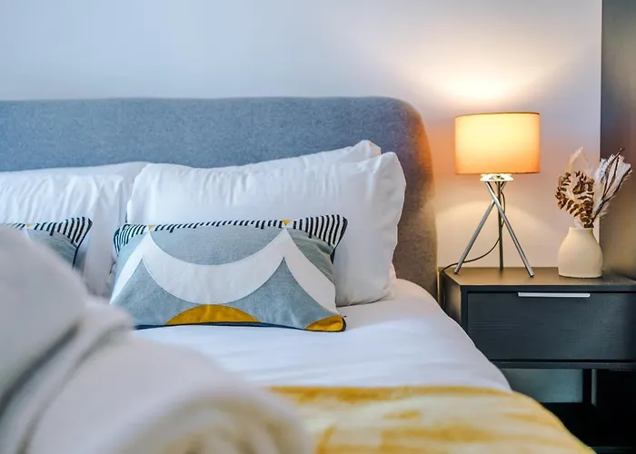 Hilltop Serviced Apartments - Salford Quays
